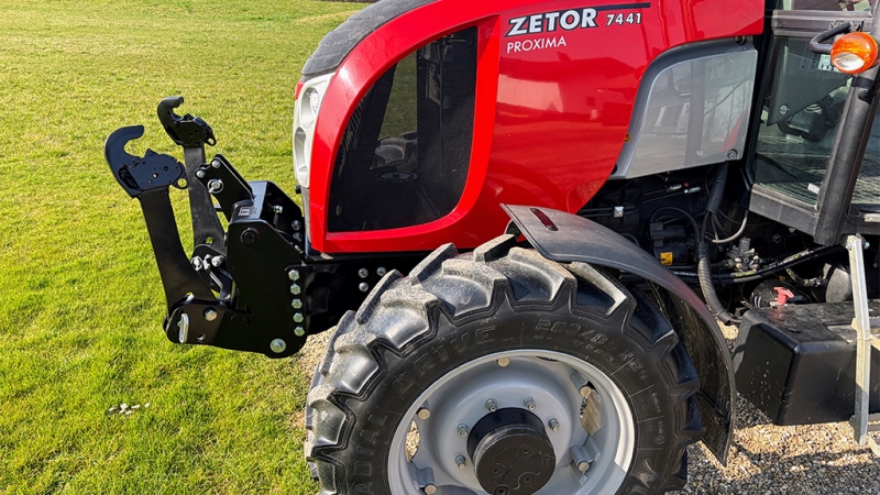 PRIEKŠĒJĀ UZKARE TRAKTORAM CAT. 2 1500 KG