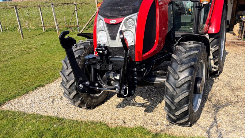 PRIEKŠĒJĀ UZKARE TRAKTORAM CAT. 2 1500 KG