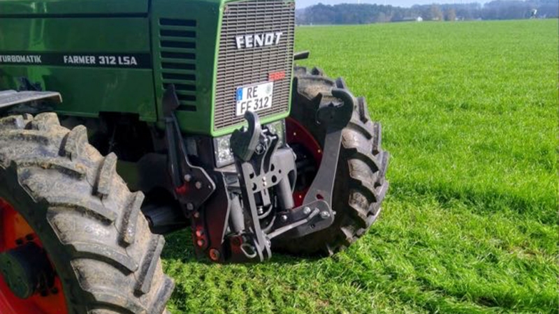 PRIEKŠĒJĀ UZKARE TRAKTORAM CAT. 2 1500 KG