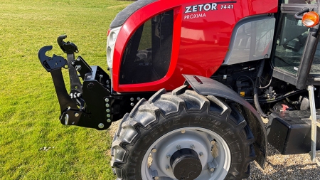 PRIEKŠĒJĀ UZKARE TRAKTORAM CAT. 2 1500 KG