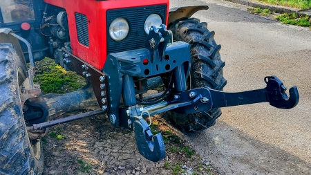 PRIEKŠĒJĀ UZKARE TRAKTORAM CAT. 2 1500 KG