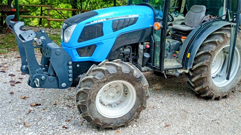PRIEKŠĒJĀ UZKARE TRAKTORAM CAT. 2 1500 KG